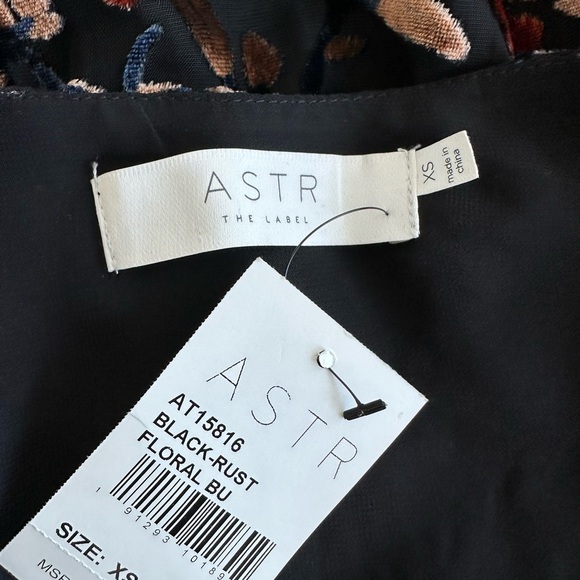 ASTR The Label Black Rust Floral V Neck Long Sleeve Top - Picture 7 of 8